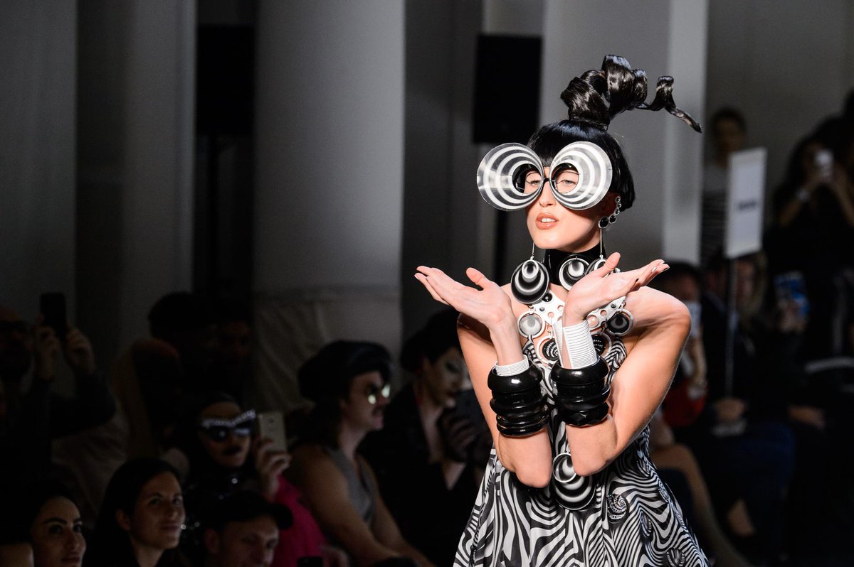 "Fashion Freak Show" de Jean Paul GaultierLuxury Retail